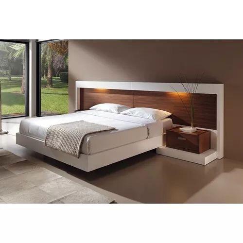 Cama de casal com cabeceira em madeira nobre